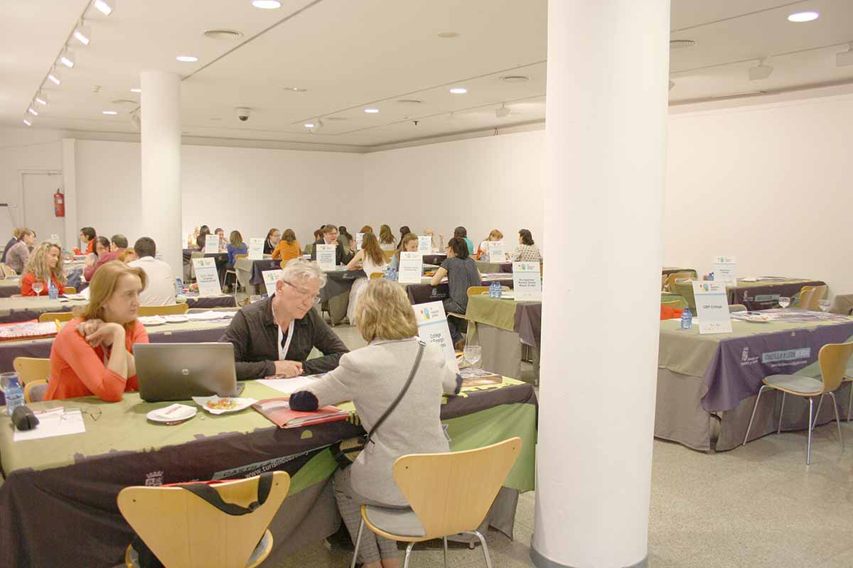 Aula para networking en la Sala Intermedia Palacio de Congresos de Salamanca